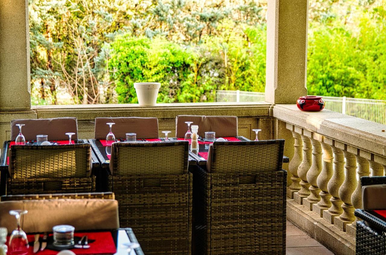 Hotel Restaurant Le Colombier Remoulins Exteriér fotografie
